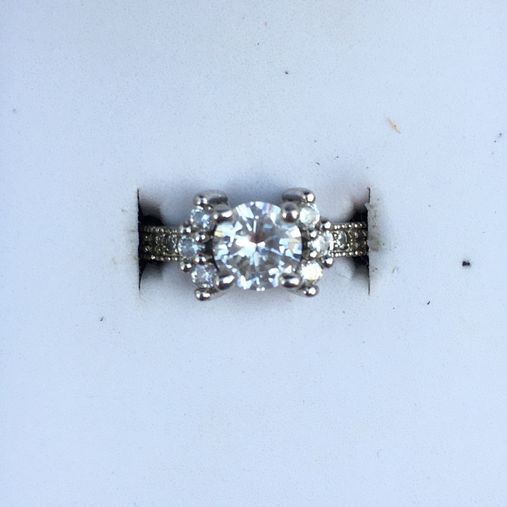 WOMENS RING - Picture 2 of 4